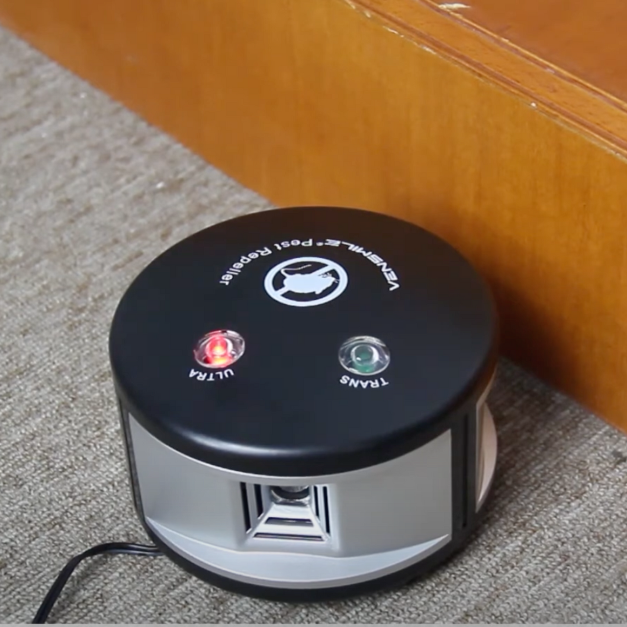 Stealthy 360 Degree Ultrasonic Pest Repeller