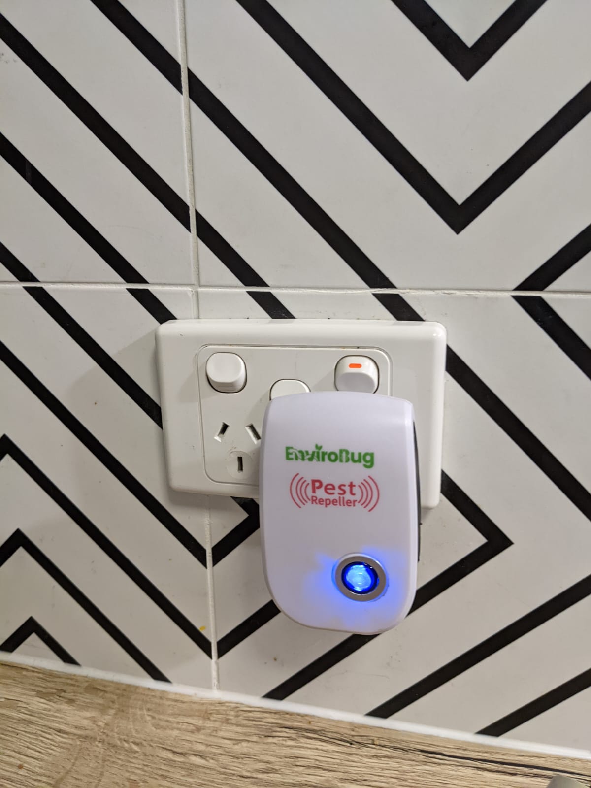 Mighty Plug-in Ultrasonic Pest Repeller